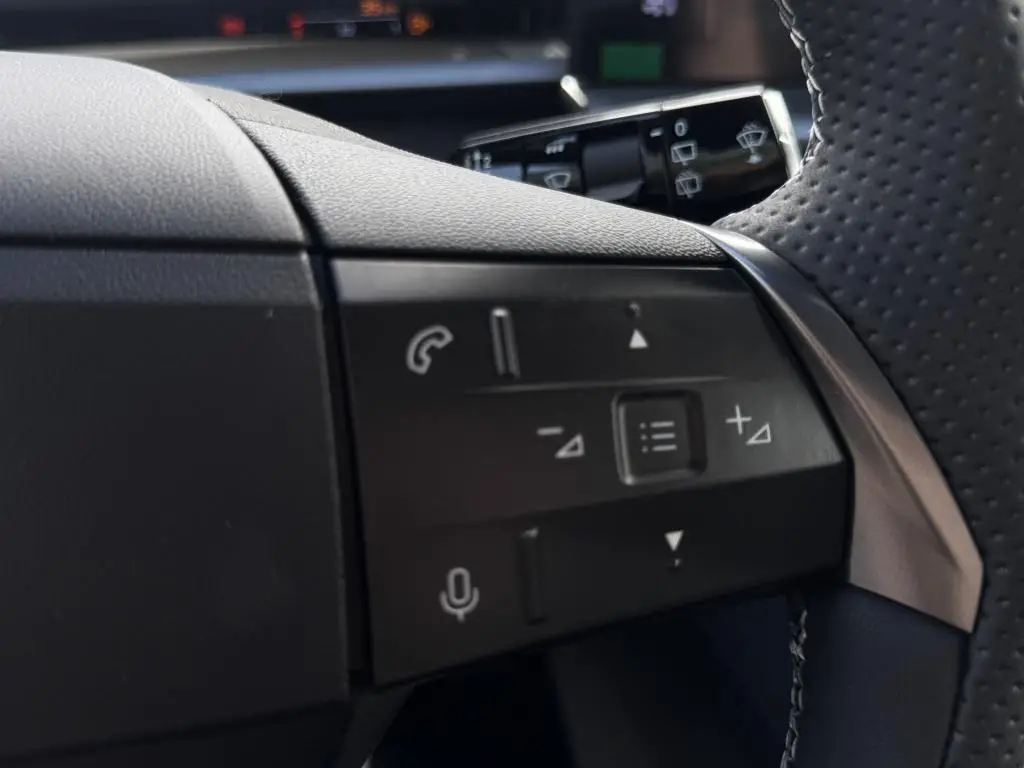 Opel Grandland GS Hybrid TURBO eDCT6 1.2 TURBO / 107kW
