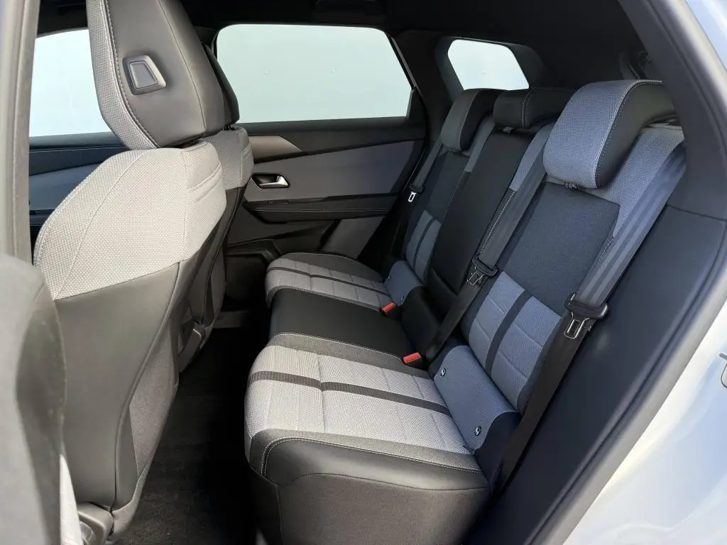 Opel Grandland GS Hybrid TURBO eDCT6 1.2 TURBO / 107kW