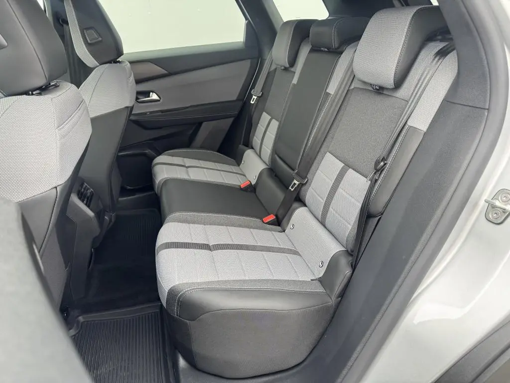 Opel Grandland GS Hybrid TURBO eDCT6 1.2 TURBO / 107kW