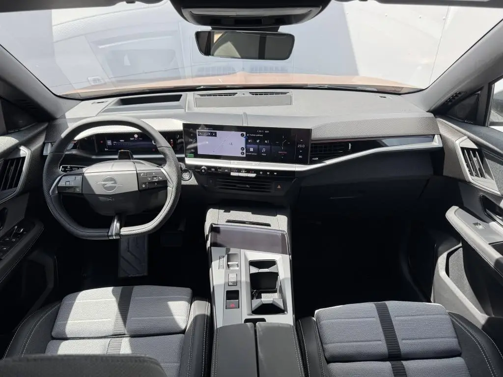 Opel Grandland Ultimate Hybrid TURBO eDCT6 1.2 TURBO / 107kW
