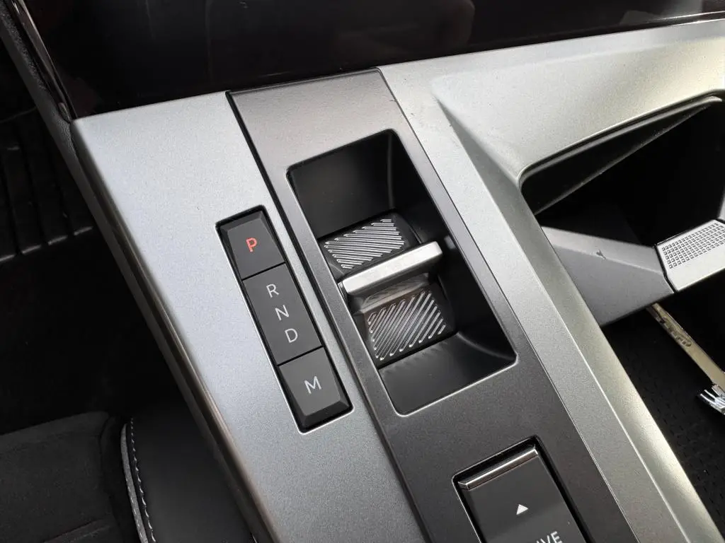 Opel Grandland Ultimate Hybrid TURBO eDCT6 1.2 TURBO / 107kW