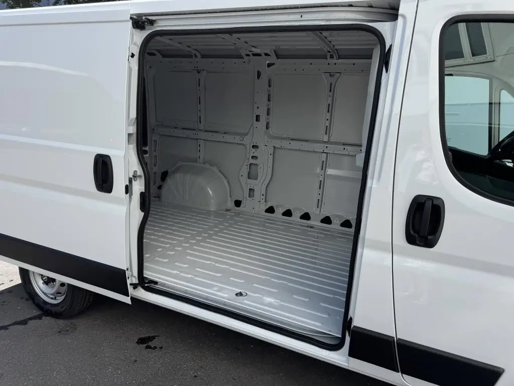 Opel Movano skříň L2H1 3000 6°MT 2,2 CDTi / 88kW