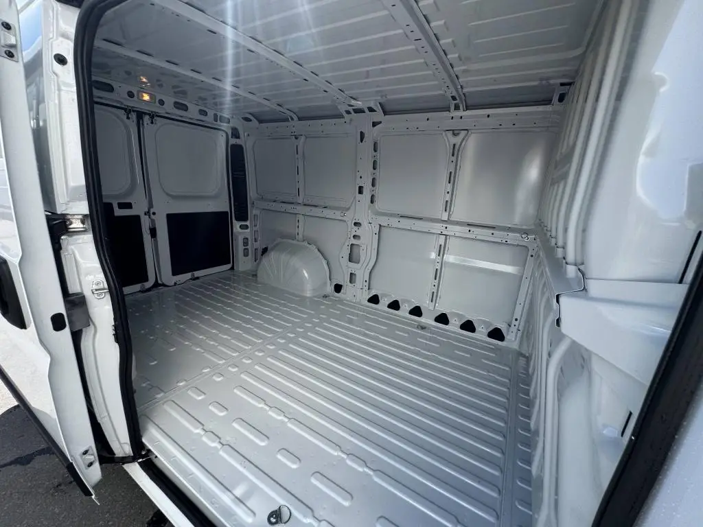 Opel Movano skříň L2H1 3000 6°MT 2,2 CDTi / 88kW