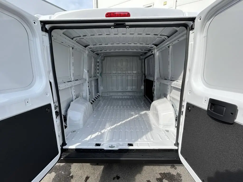 Opel Movano skříň L2H1 3000 6°MT 2,2 CDTi / 88kW