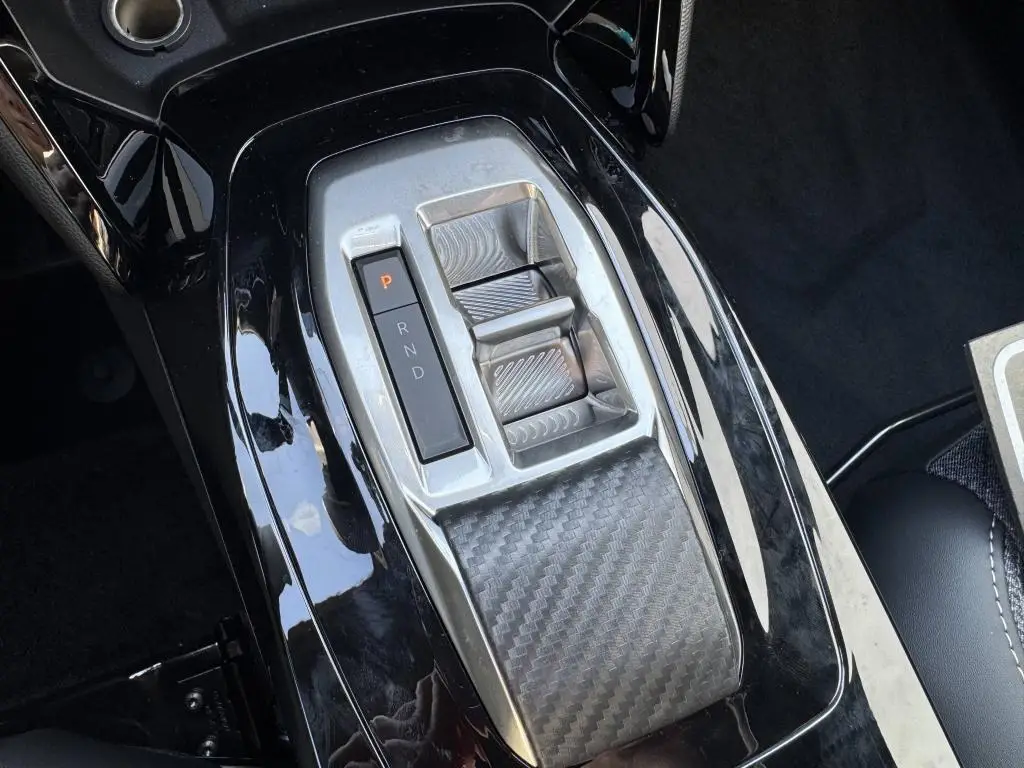 Peugeot 2008 ALLURE Hybrid  1,2 110 e-DCS6 / 81kW