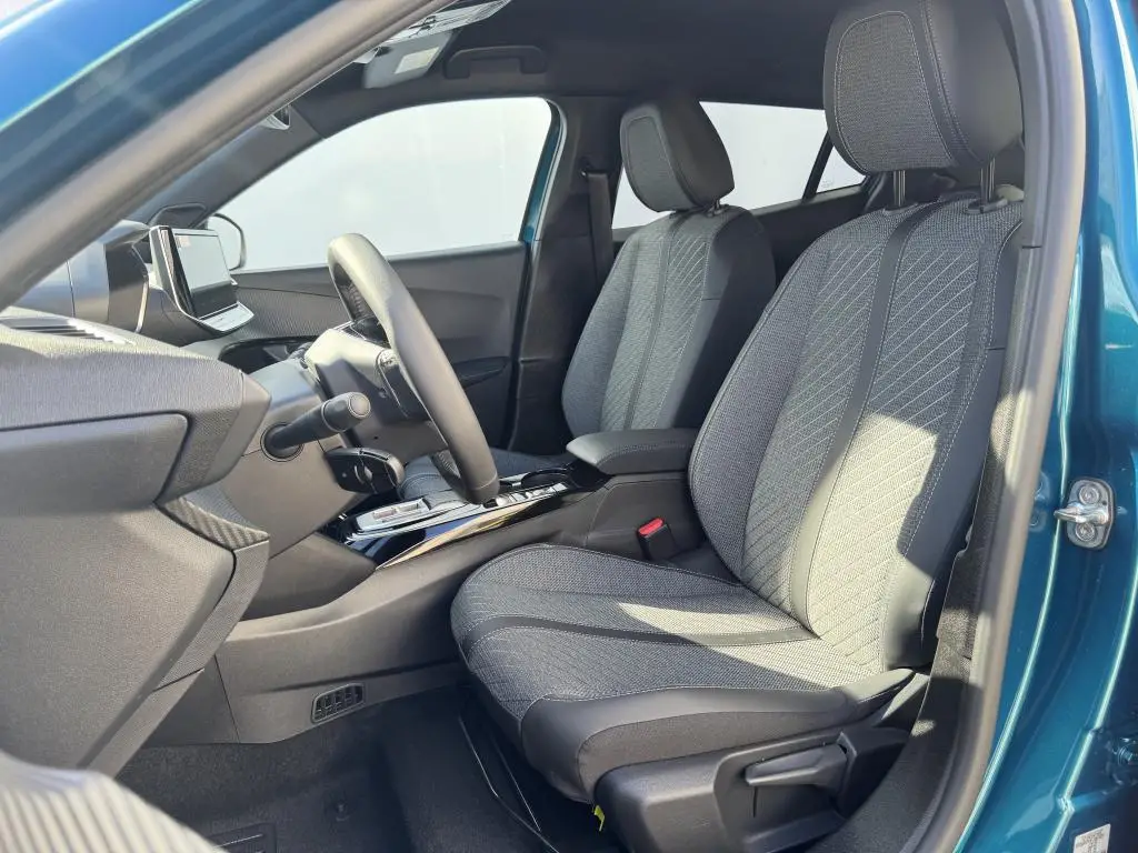 Peugeot 2008 ALLURE Hybrid  1,2 110 e-DCS6 / 81kW