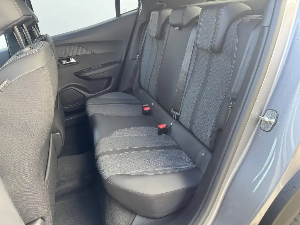 Peugeot 2008 ALLURE Hybrid  1,2 110 e-DCS6 / 81kW