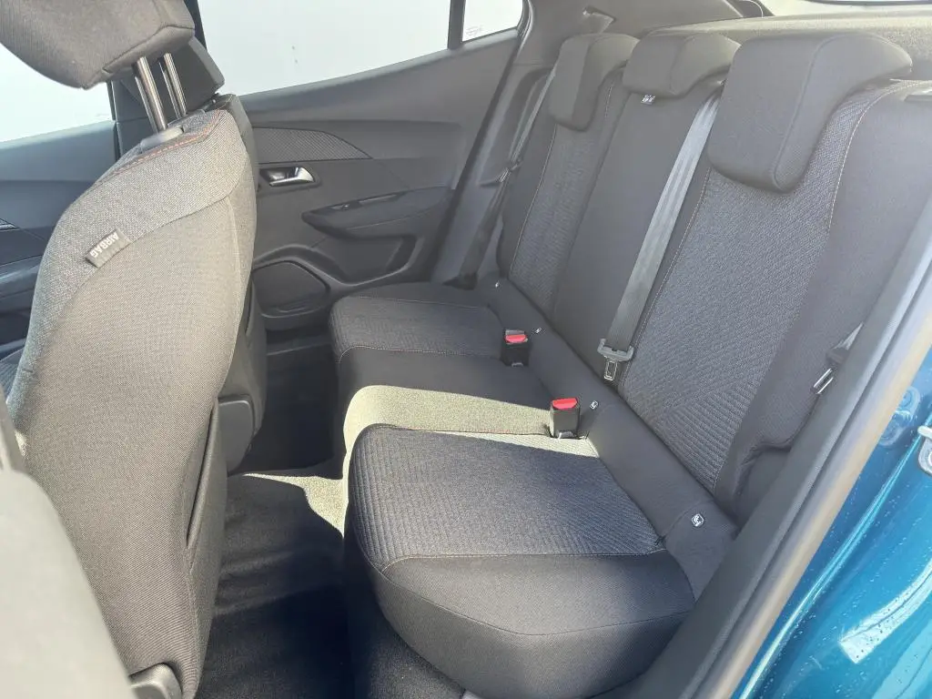 Peugeot 2008 BUSINESS Hybrid  1,2 110 e-DCS6 / 81kW