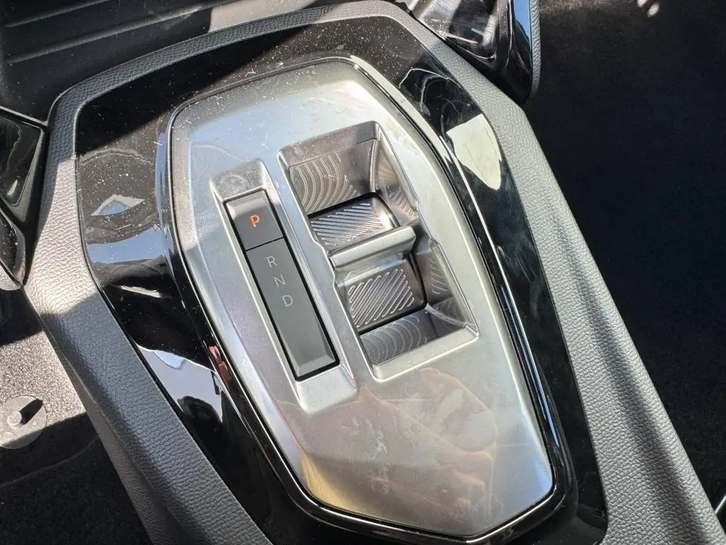 Peugeot 2008 BUSINESS Hybrid  1,2 110 e-DCS6 / 81kW