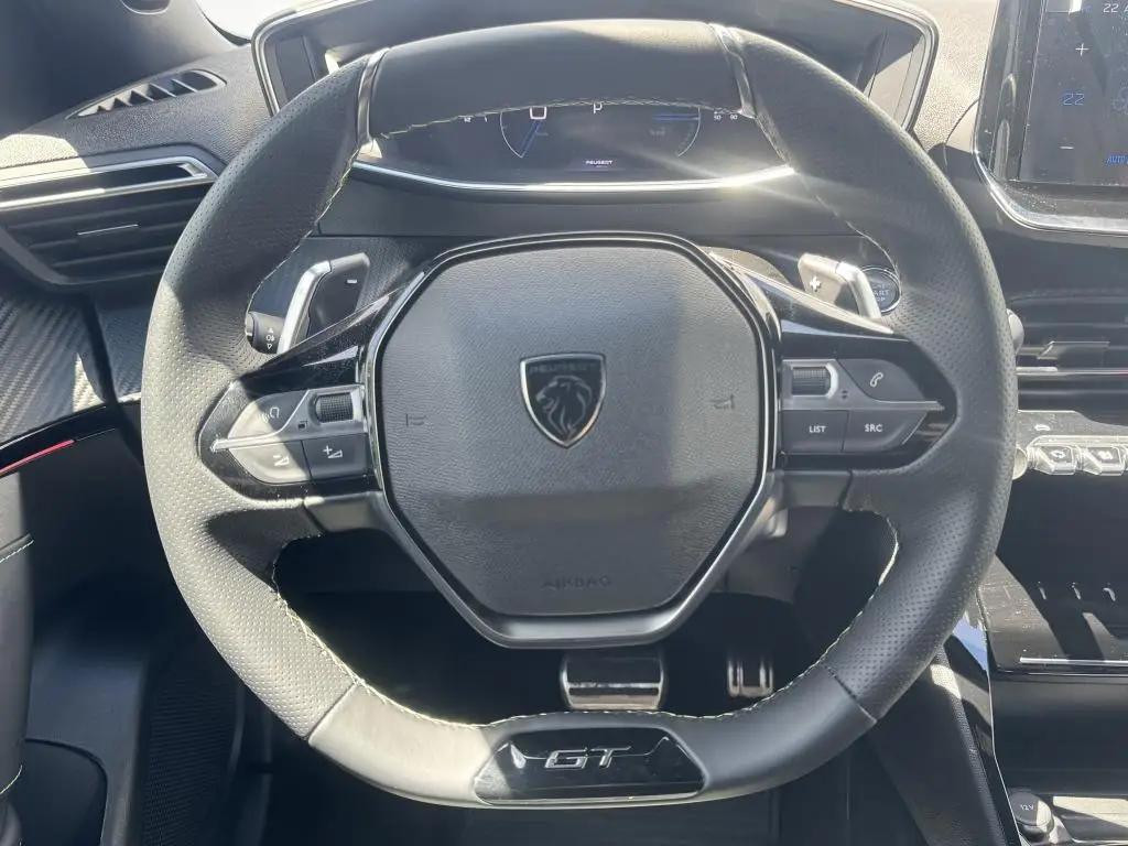 Peugeot 2008 GT Hybrid  145 e-DCS6 / 107kW