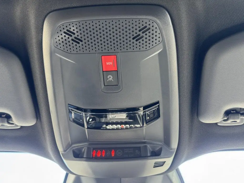 Peugeot 2008 GT Hybrid  145 e-DCS6 / 107kW