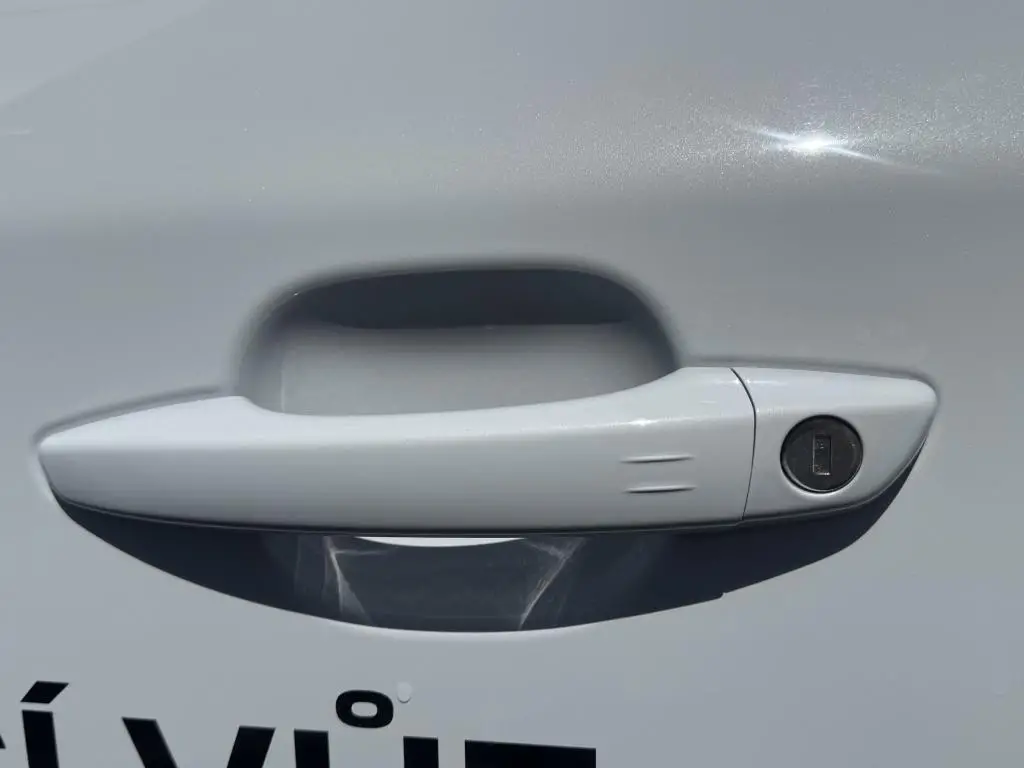 Peugeot 2008 GT Hybrid  145 e-DCS6 / 107kW
