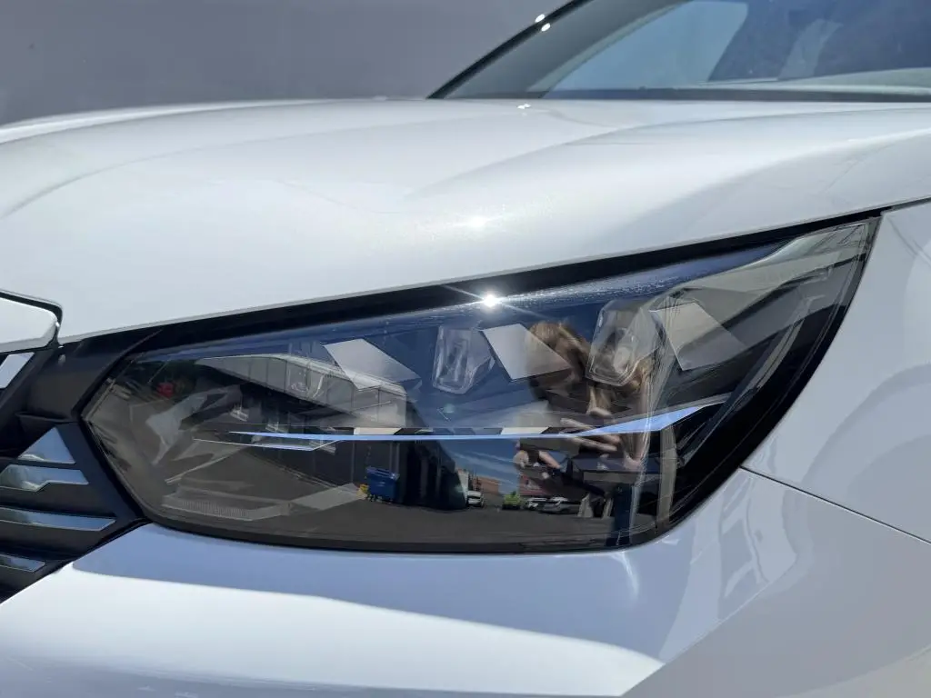 Peugeot 2008 GT Hybrid  145 e-DCS6 / 107kW