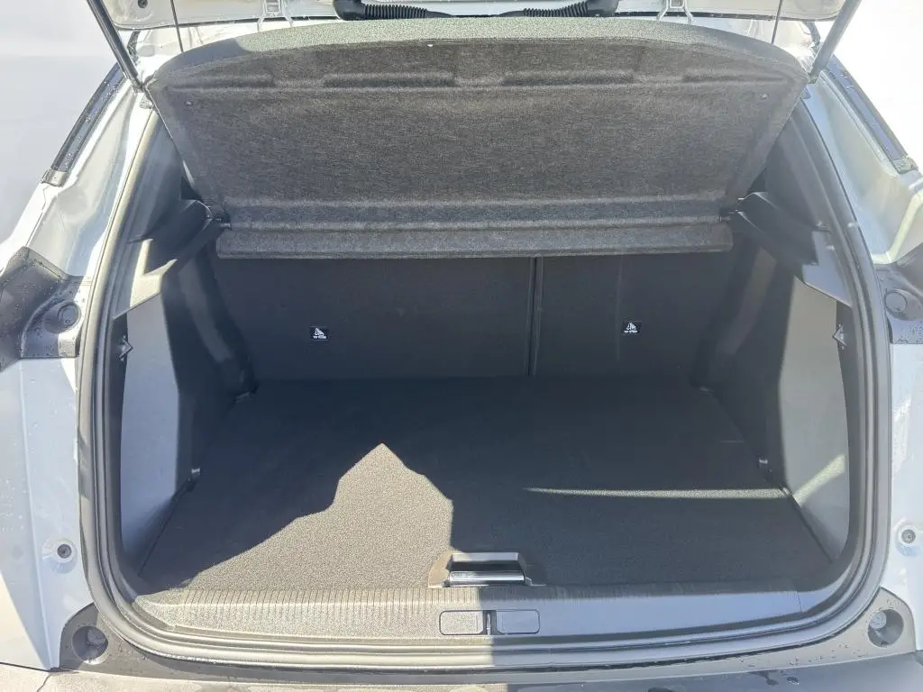 Peugeot 2008 GT Hybrid  145 e-DCS6 / 107kW