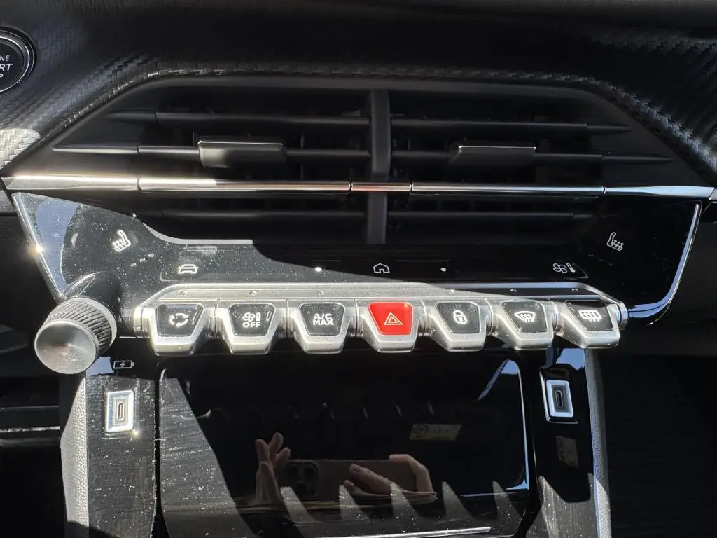 Peugeot 2008 GT Hybrid  145 e-DCS6 / 107kW