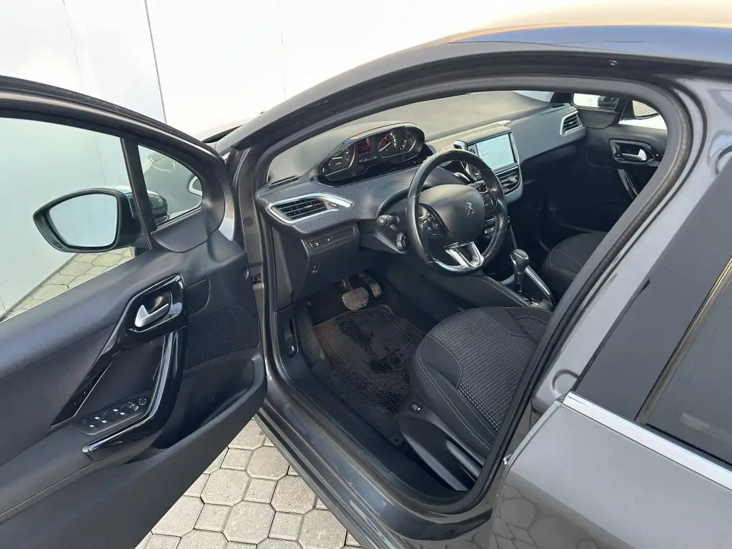 Peugeot 208 ALLURE S&S EAT8 1.2 PureTech / 81kW