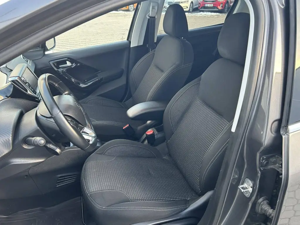 Peugeot 208 ALLURE S&S EAT8 1.2 PureTech / 81kW