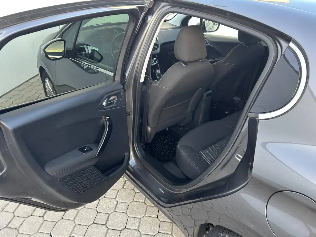 Peugeot 208 ALLURE S&S EAT8 1.2 PureTech / 81kW