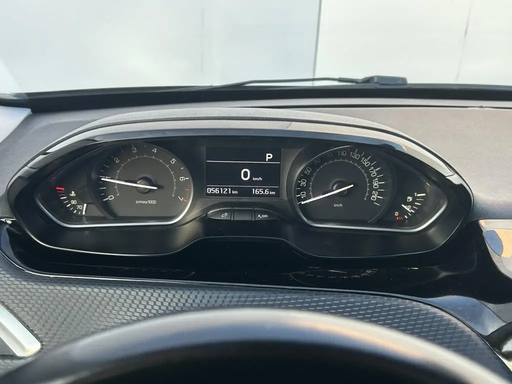 Peugeot 208 ALLURE S&S EAT8 1.2 PureTech / 81kW