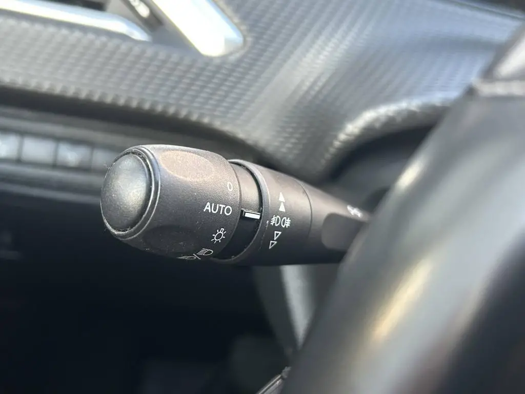 Peugeot 208 ALLURE S&S EAT8 1.2 PureTech / 81kW