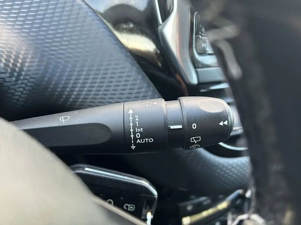 Peugeot 208 ALLURE S&S EAT8 1.2 PureTech / 81kW