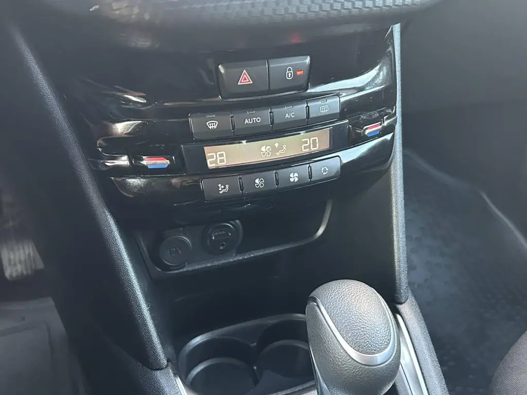 Peugeot 208 ALLURE S&S EAT8 1.2 PureTech / 81kW