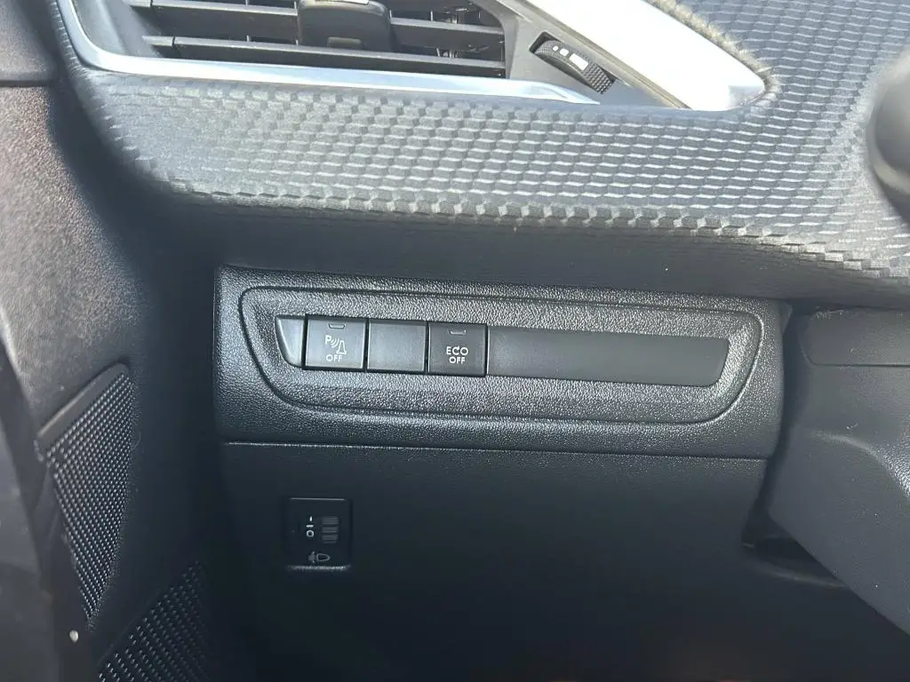 Peugeot 208 ALLURE S&S EAT8 1.2 PureTech / 81kW