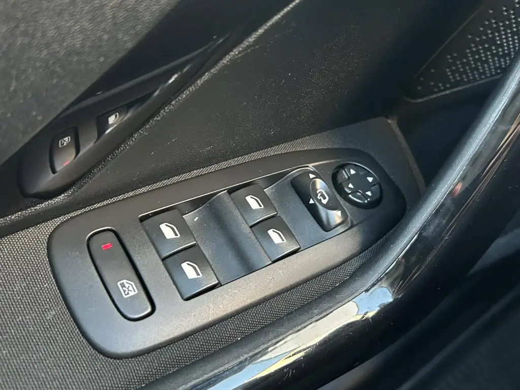 Peugeot 208 ALLURE S&S EAT8 1.2 PureTech / 81kW