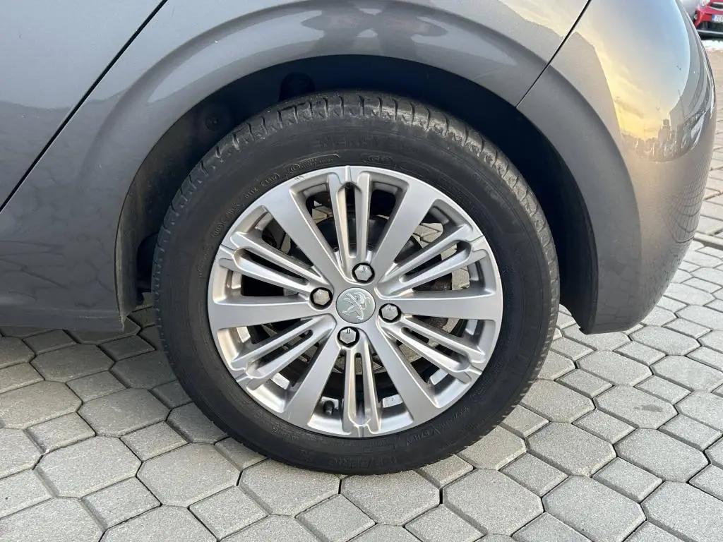 Peugeot 208 ALLURE S&S EAT8 1.2 PureTech / 81kW