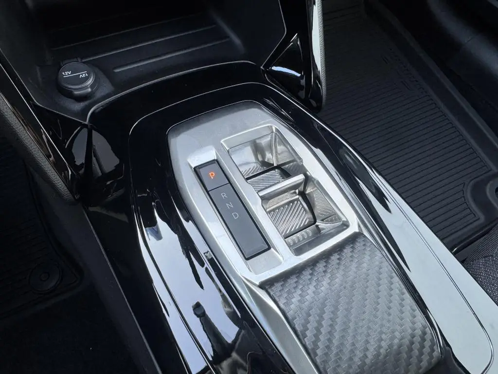 Peugeot 208 BUSINESS e-DCS6 Hybrid / 81kW