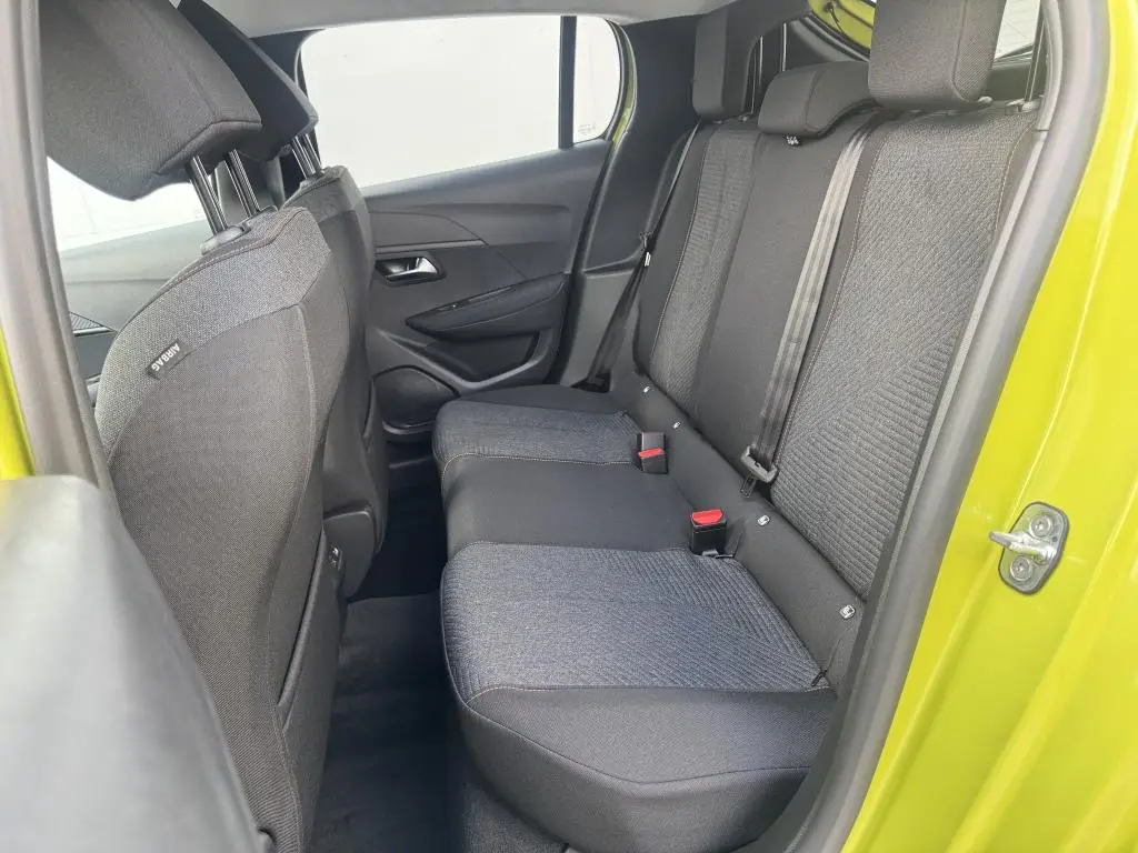 Peugeot 208 BUSINESS e-DCS6 Hybrid / 81kW