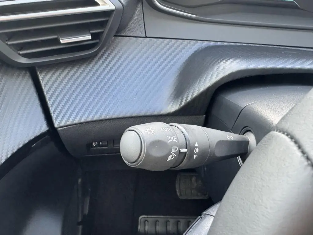 Peugeot 208 BUSINESS e-DCS6 Hybrid / 81kW