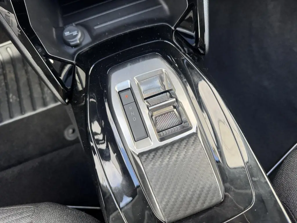 Peugeot 208 BUSINESS e-DCS6 Hybrid / 81kW