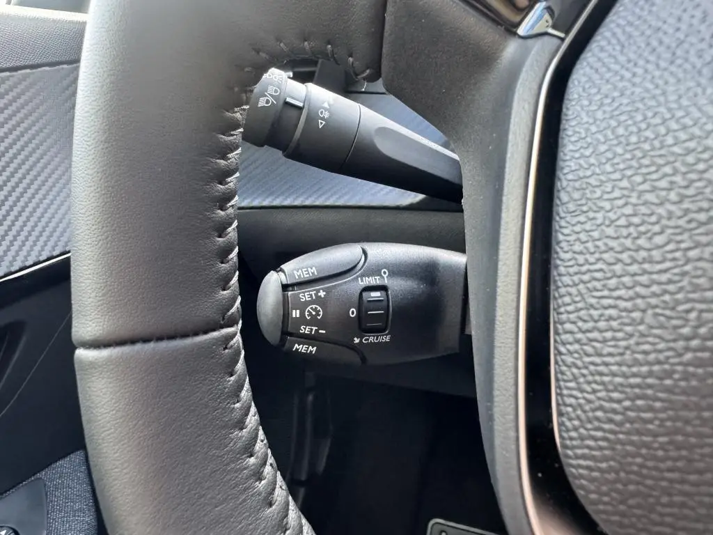 Peugeot 208 BUSINESS e-DCS6 Hybrid / 81kW