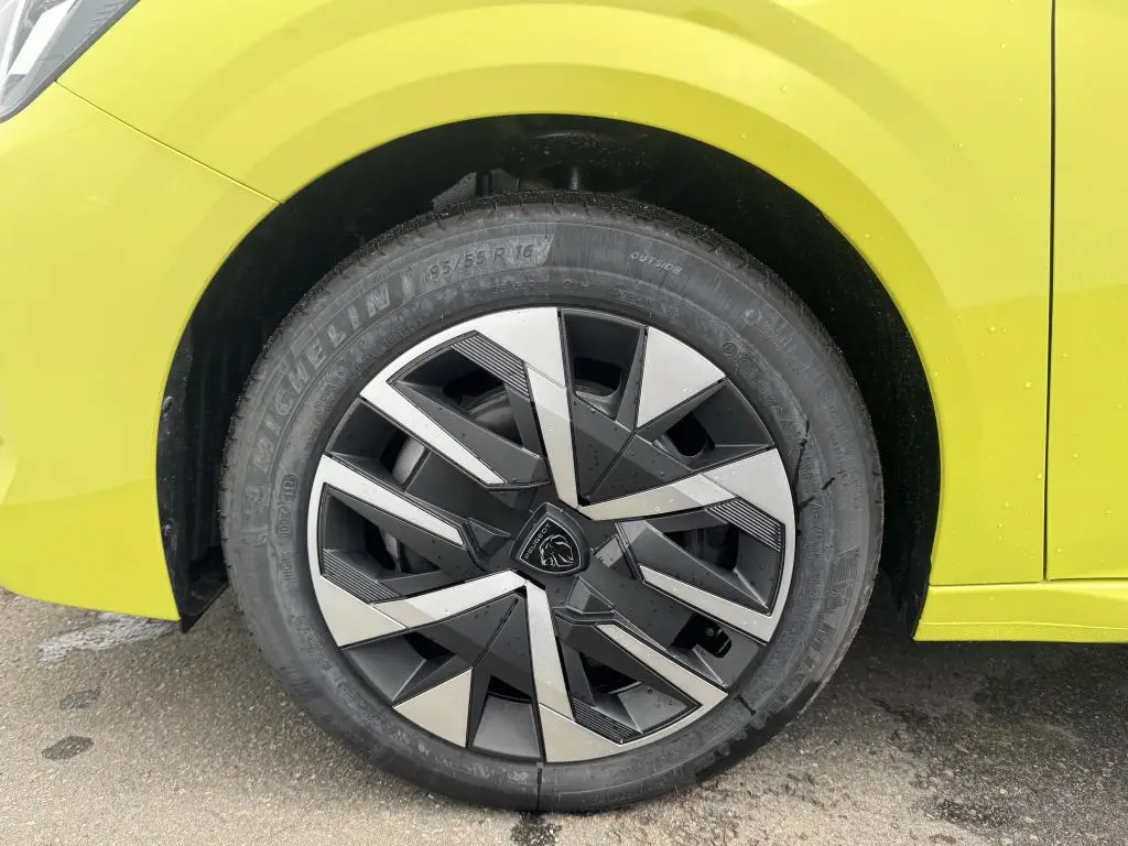 Peugeot 208 BUSINESS e-DCS6 Hybrid / 81kW