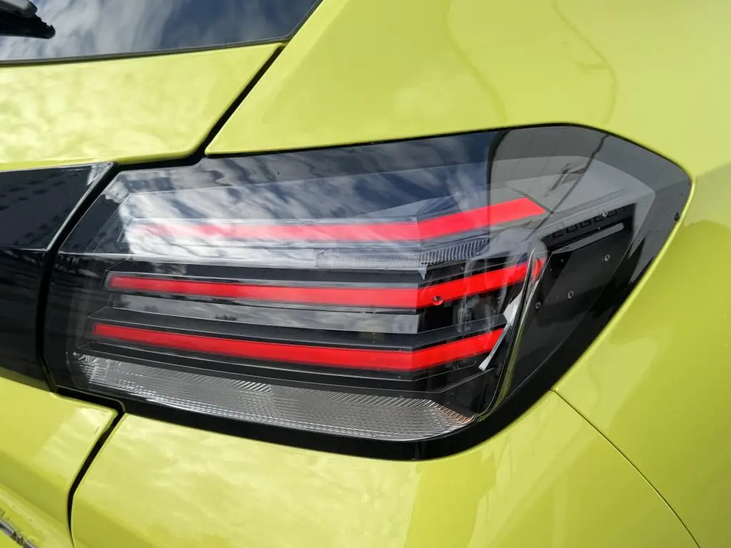 Peugeot 208 BUSINESS e-DCS6 Hybrid / 81kW