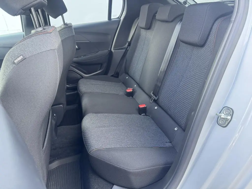 Peugeot 208 BUSINESS e-DCS6 Hybrid / 81kW