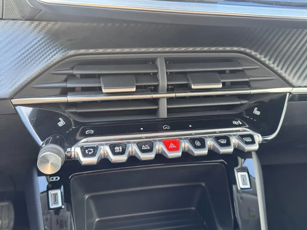 Peugeot 208 BUSINESS e-DCS6 Hybrid / 81kW