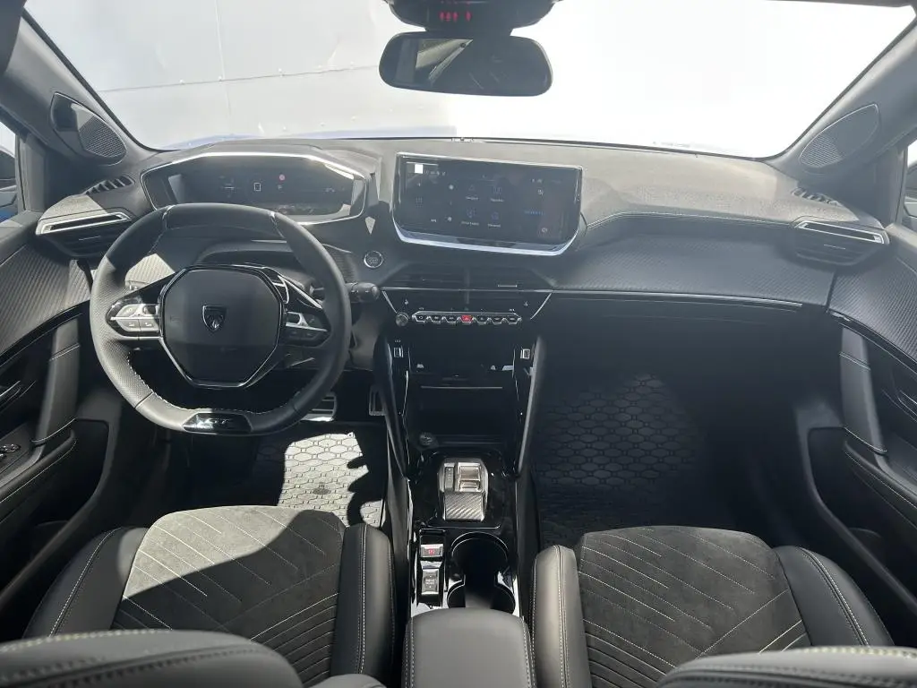 Peugeot 208 GT e-DCS6 1,2 Hybrid / 107kW