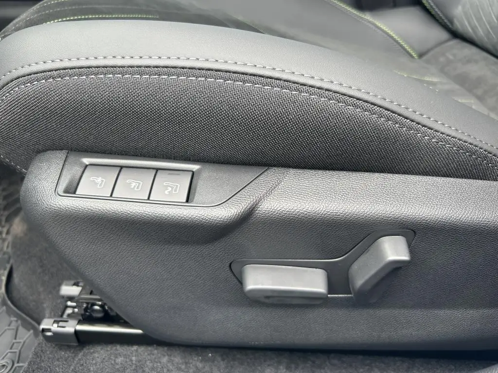 Peugeot 208 GT e-DCS6 1,2 Hybrid / 107kW