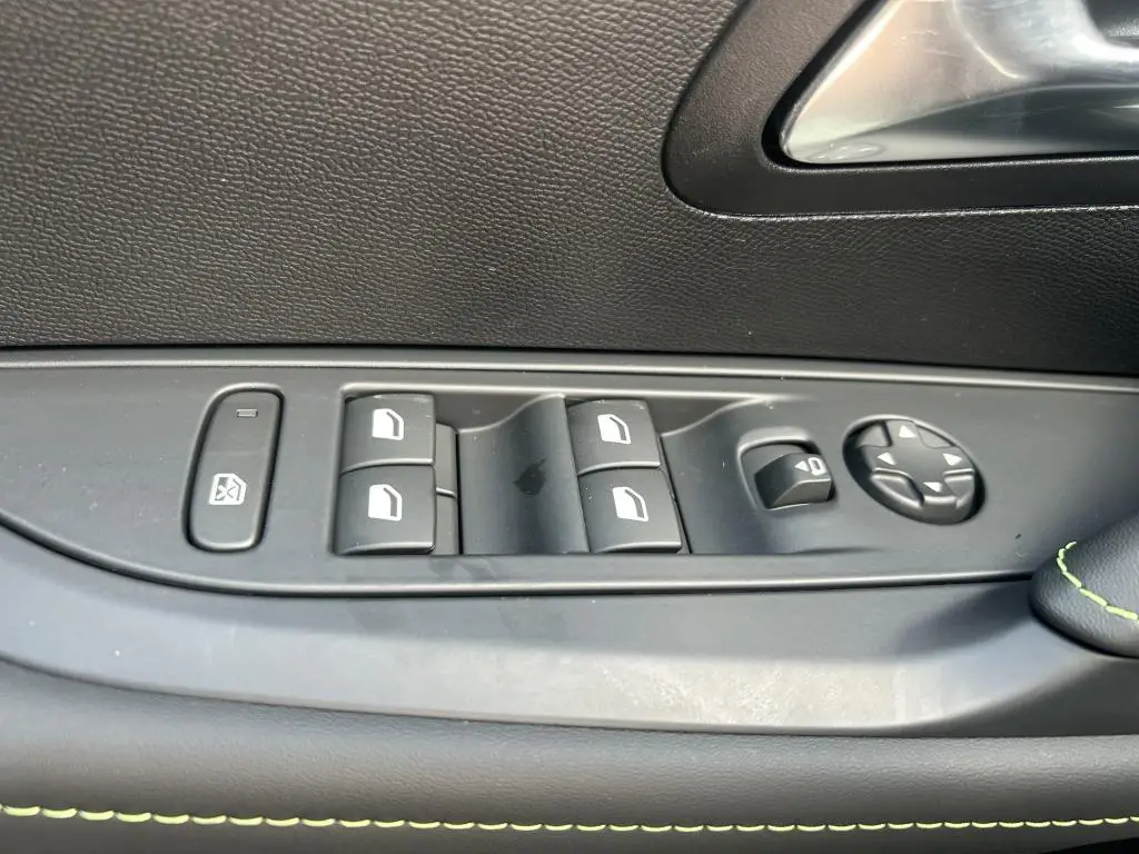Peugeot 208 GT e-DCS6 1,2 Hybrid / 107kW