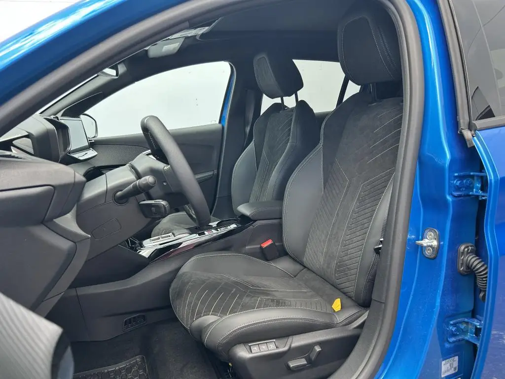 Peugeot 208 GT e-DCS6 1,2 Hybrid / 107kW
