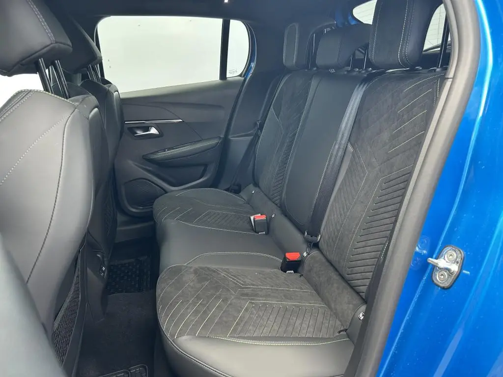 Peugeot 208 GT e-DCS6 1,2 Hybrid / 107kW