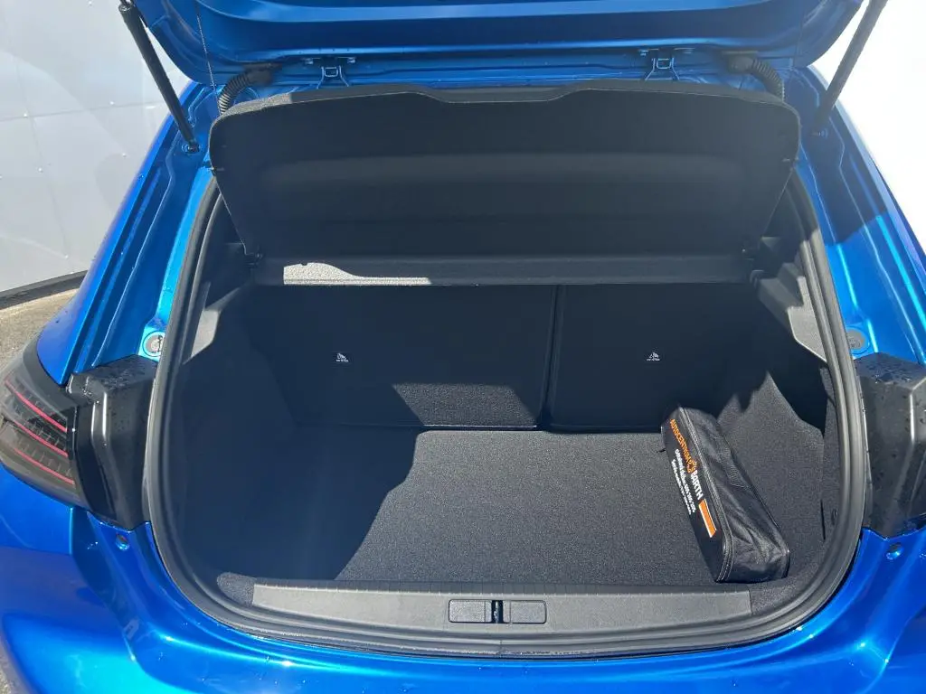 Peugeot 208 GT e-DCS6 1,2 Hybrid / 107kW