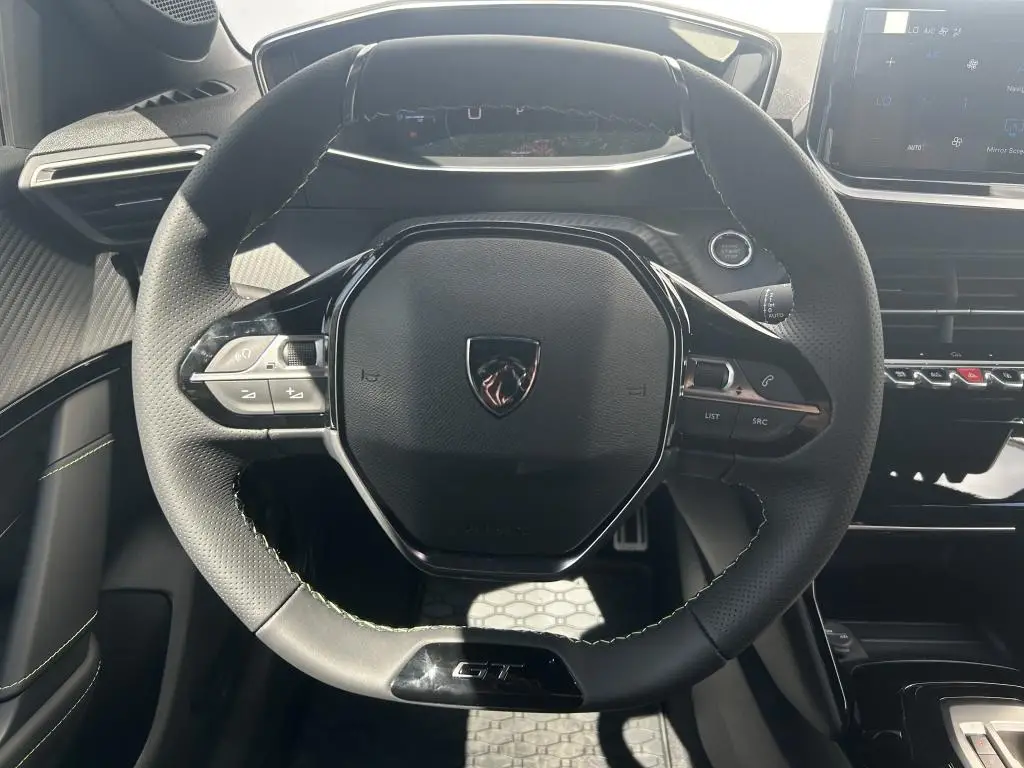 Peugeot 208 GT e-DCS6 1,2 Hybrid / 107kW