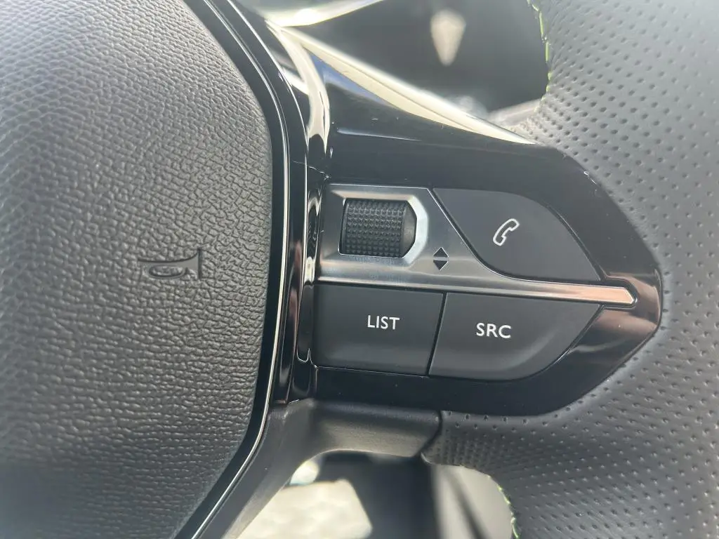 Peugeot 208 GT e-DCS6 1,2 Hybrid / 107kW