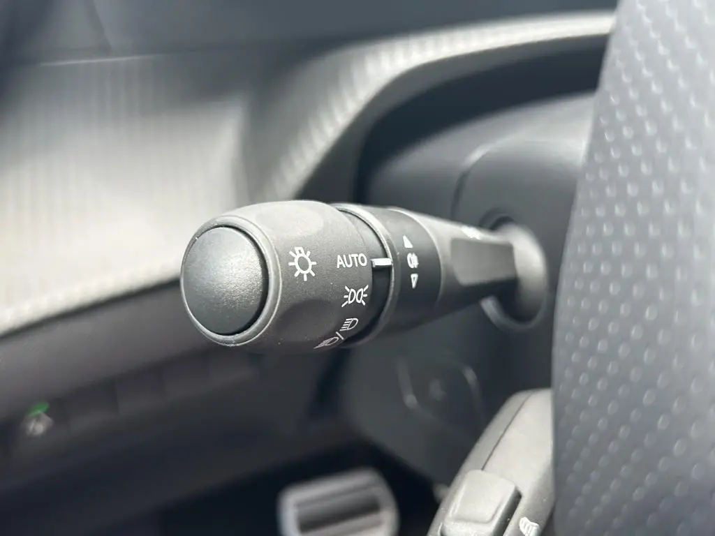 Peugeot 208 GT e-DCS6 1,2 Hybrid / 107kW