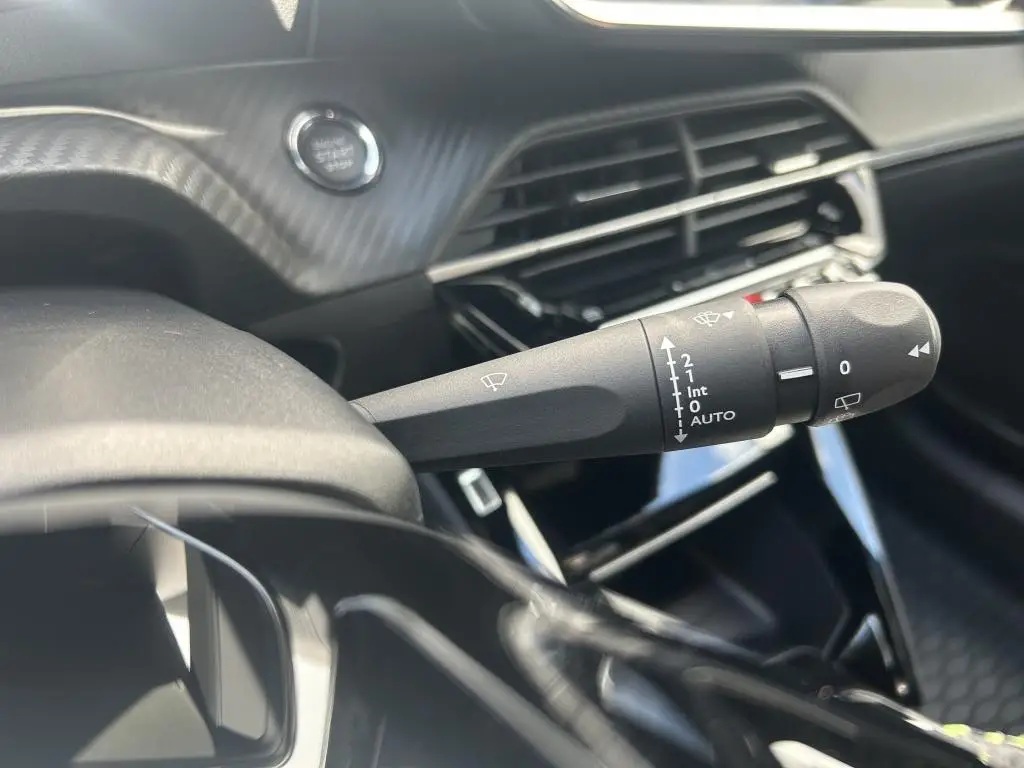 Peugeot 208 GT e-DCS6 1,2 Hybrid / 107kW