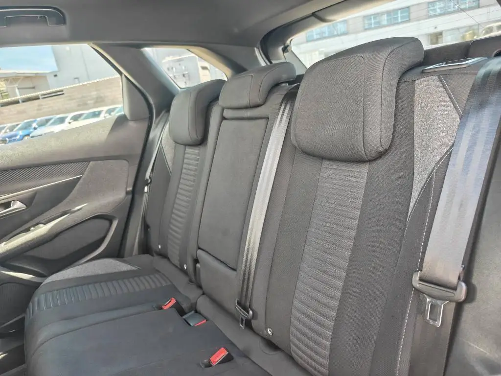 Peugeot 3008 ACTIVE PACK S&S EAT8 1,2 PureTech / 96kW