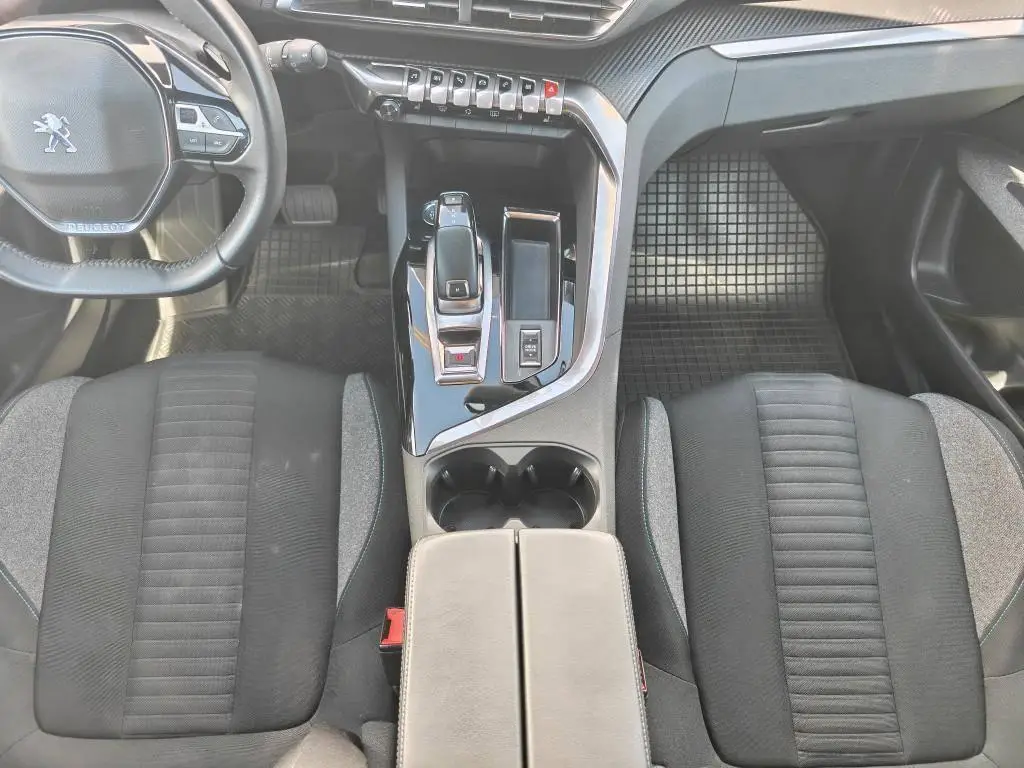 Peugeot 3008 ACTIVE PACK S&S EAT8 1,2 PureTech / 96kW